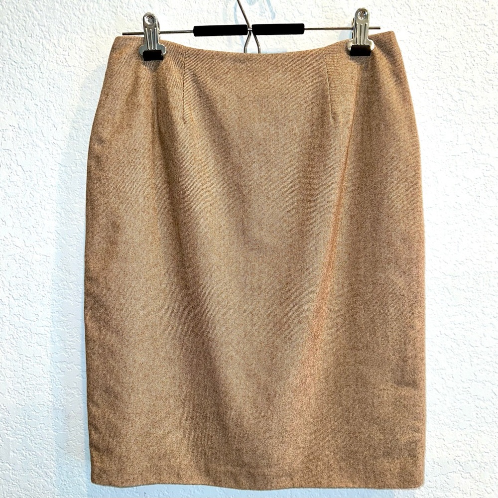 Larry Levine Suits Woman’s Woolen Tweed Cream / Beige Pencil Midi Skirt, Size 10